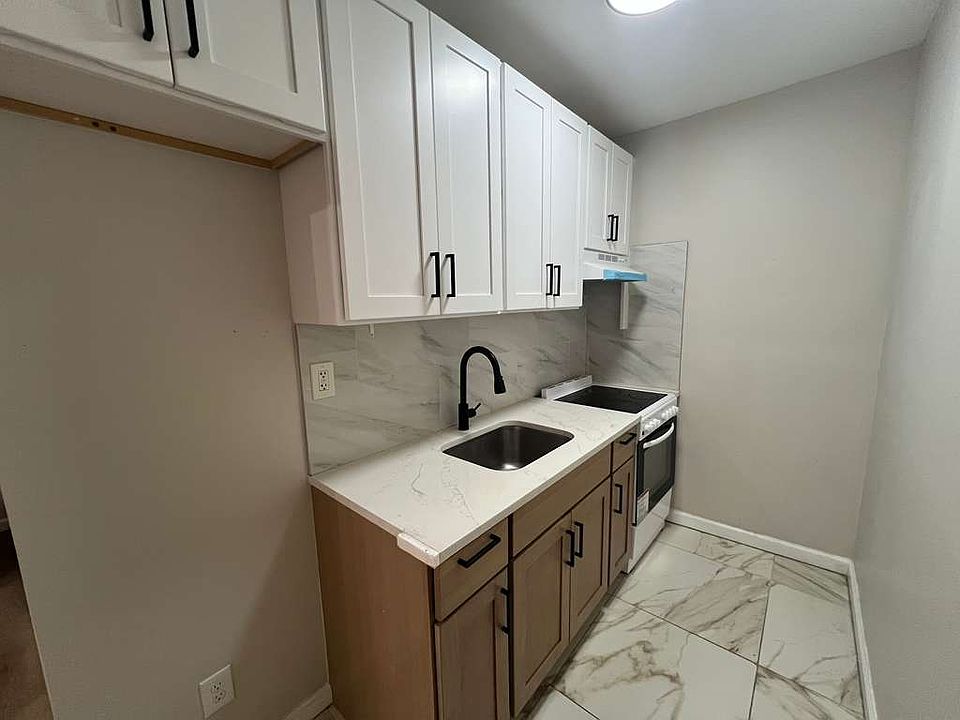 1st image of 7 Straight St APT 1