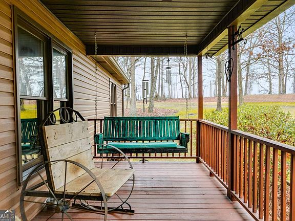 5th image of 630 Stoney Point Rd