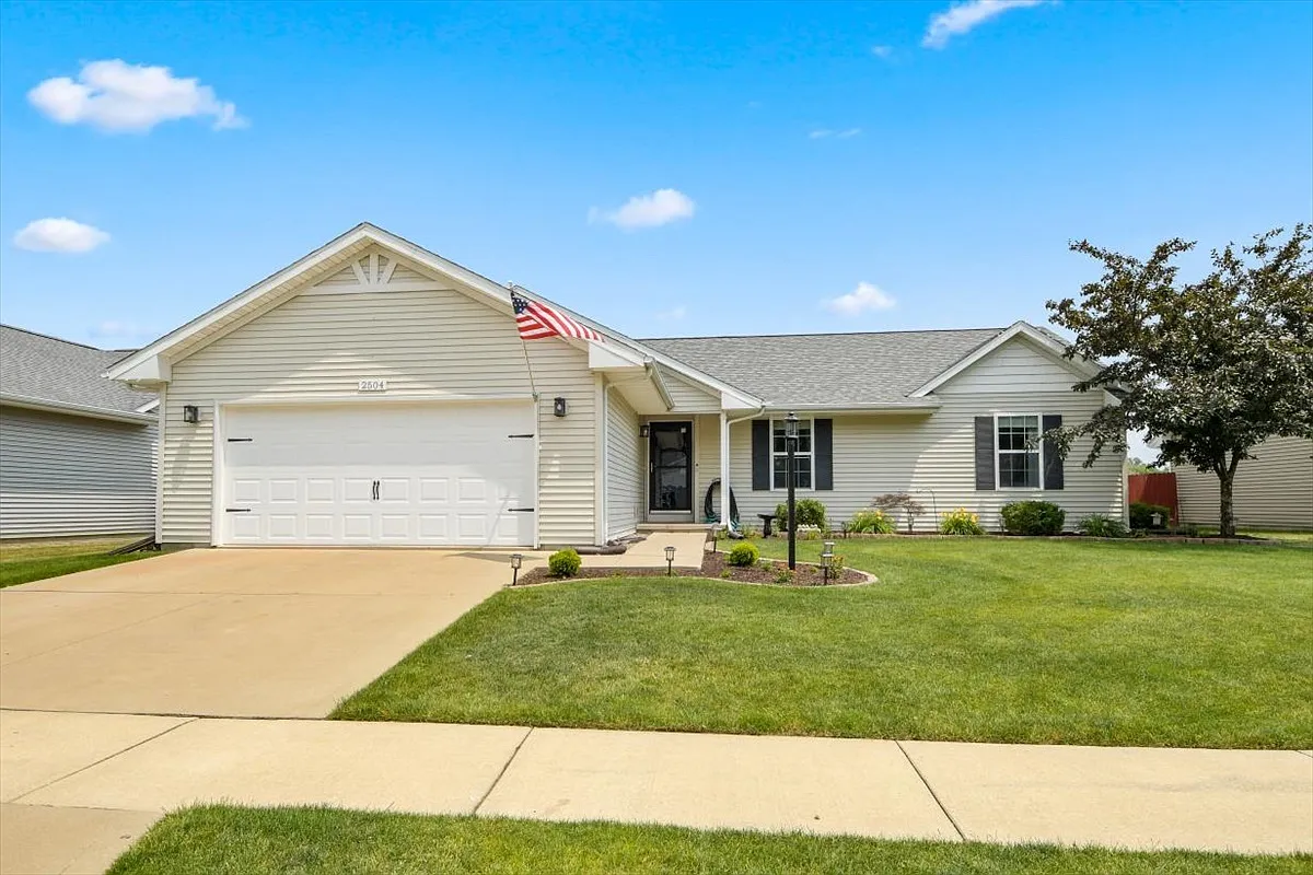 2504 N Skyline Dr photo 1