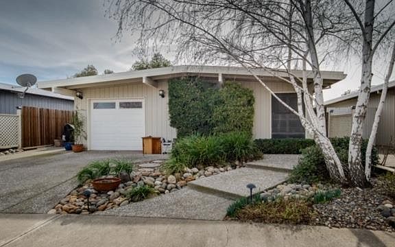 3rd image of 921 Del Oro Pl
