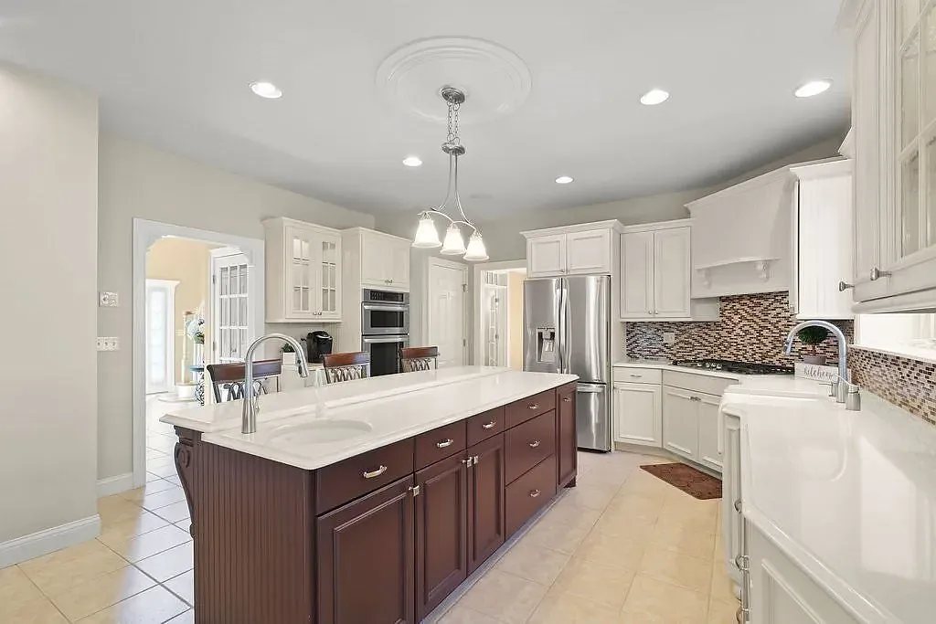 51 Coach Rd — Photo 1