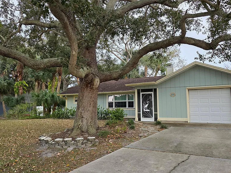 426 Tulip Dr — Photo 1