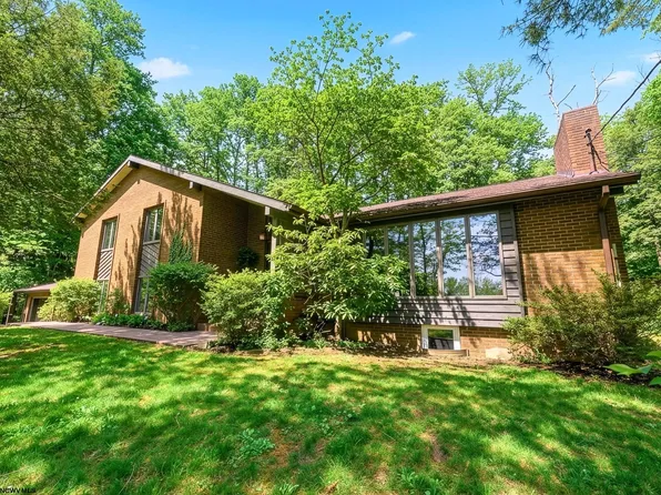 606 Poplar Woods Dr, Morgantown, WV 26505