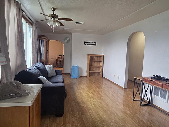 5th image of 728 Bryden Ave