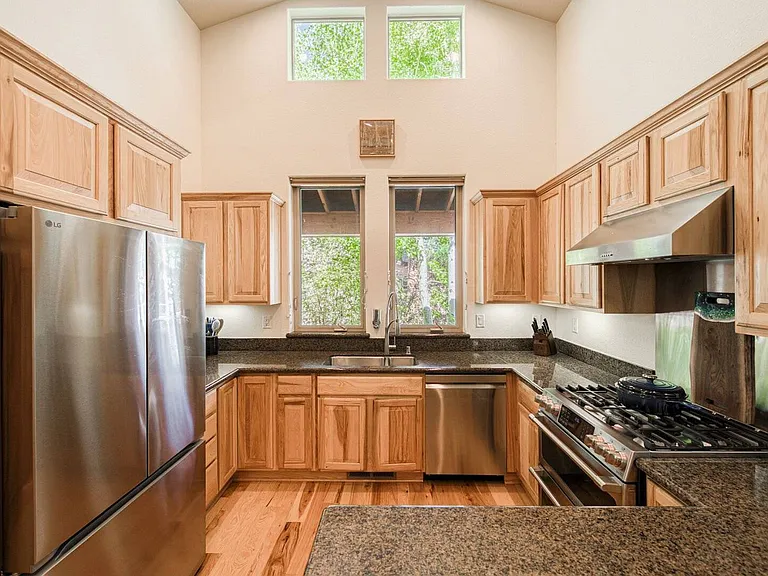10559 Sara Bear Ln — Photo 9