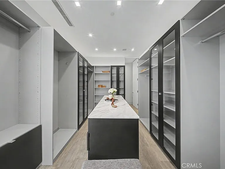 9459 Beverly Crest Dr — Photo 32
