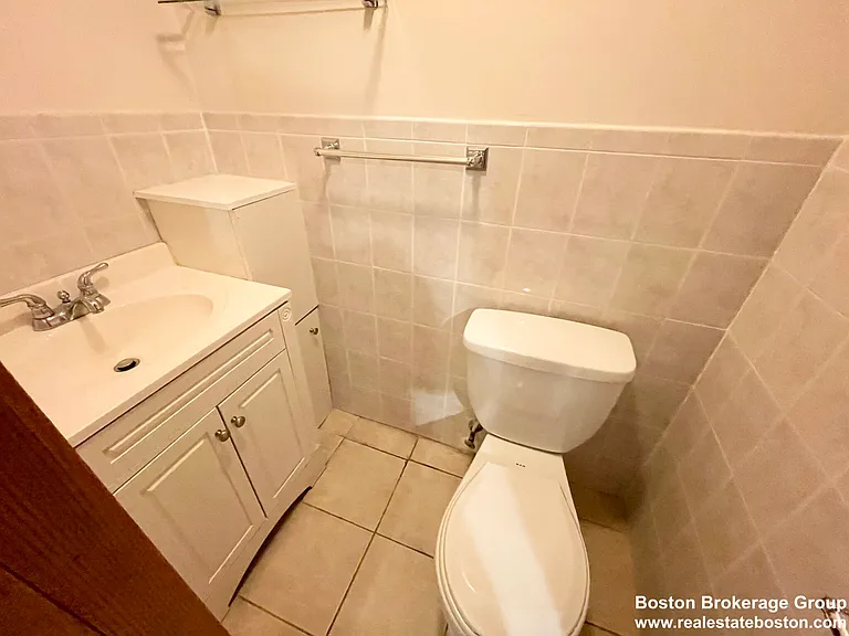 241 W 3rd St #2 — Photo 8