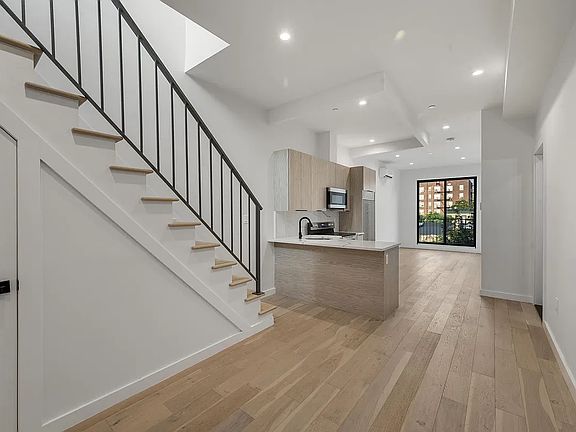3rd image of 1091 Rogers Ave #5