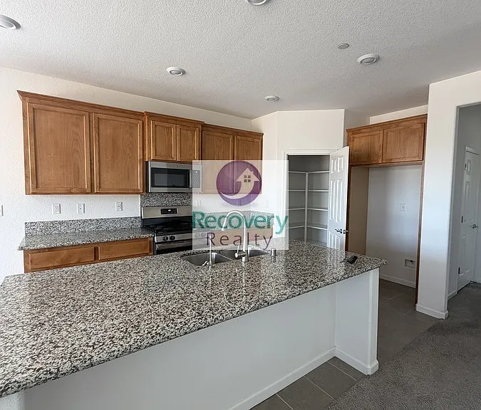621 Tower Ct — Photo 23