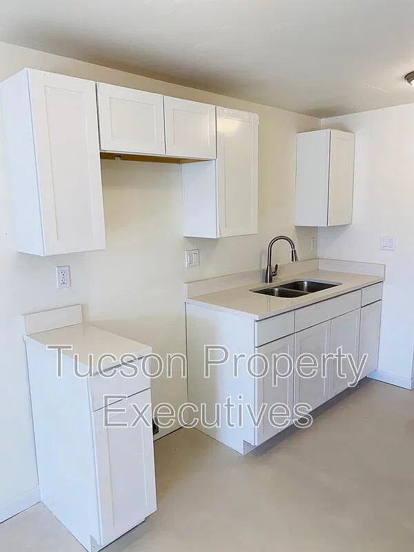 2 bed, 1.0 bath, 1000 sqft, $1,200 — Photo 1