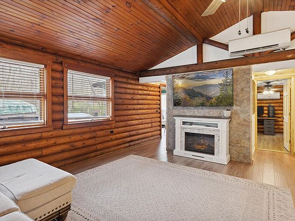 3rd image of 1161 Red Maple Ln