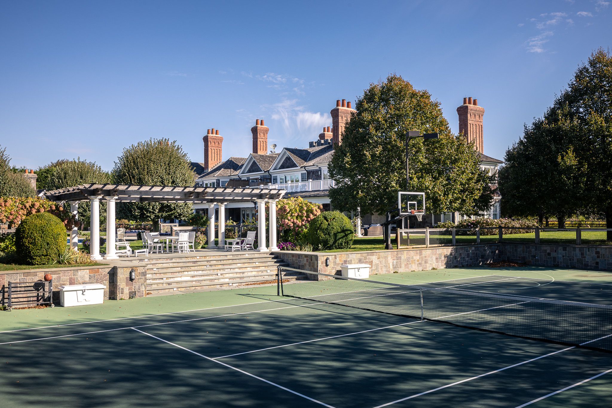 612 Halsey Ln, Bridgehampton, NY 11976 Out East