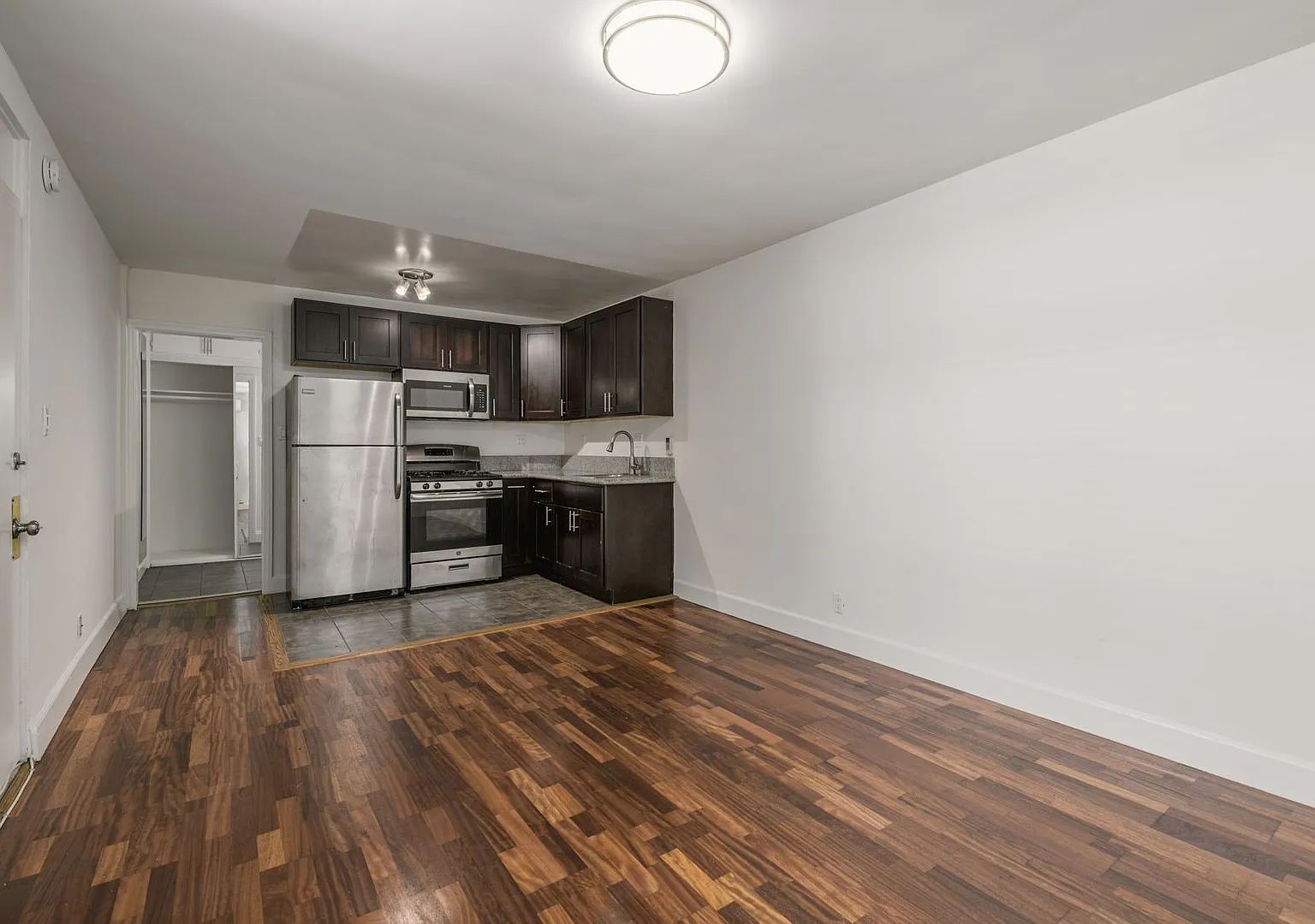 6871 Franklin Ave - Hollywood Cozmo — Photo 1