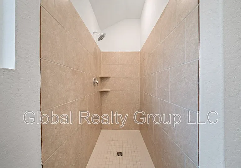9105 Navarro Vis — Photo 18