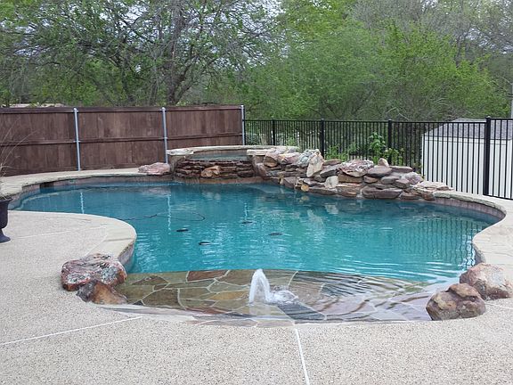 2nd image of 303 Lakewood Dr
