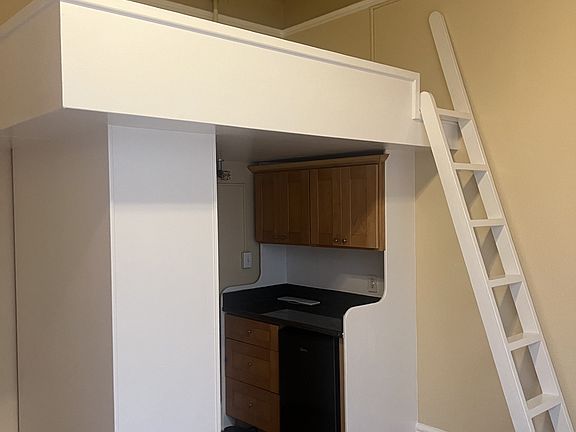 4th image of 1005 Market St Unit 214