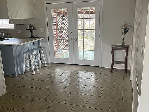 5th image of 3319 Cox Cir