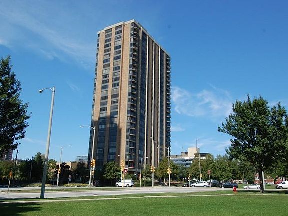 2nd image of 929 N Astor St Unit 307