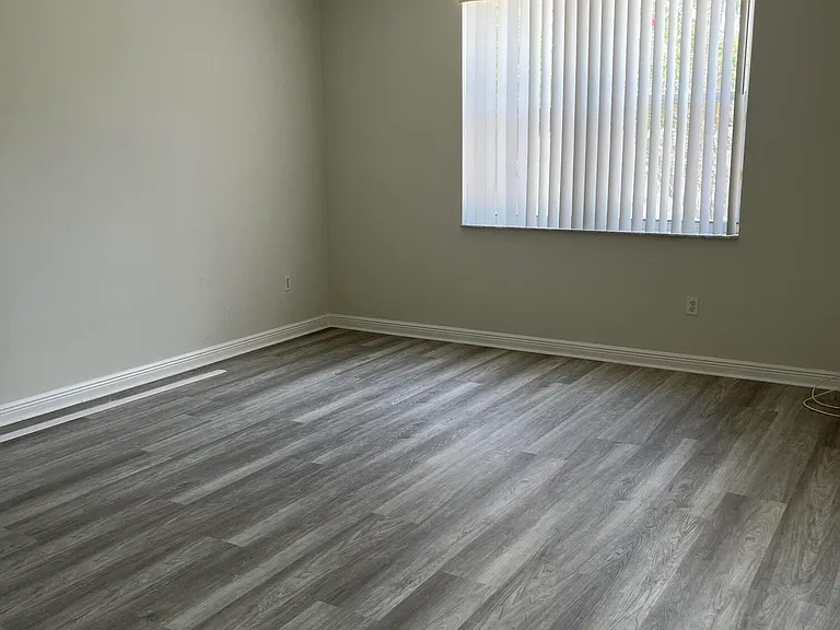 2064 Reston Cir — Photo 32