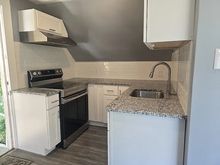 504 Homestead Ave #2 — Photo 5