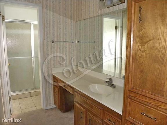 4th image of 2005 Cedarview Dr