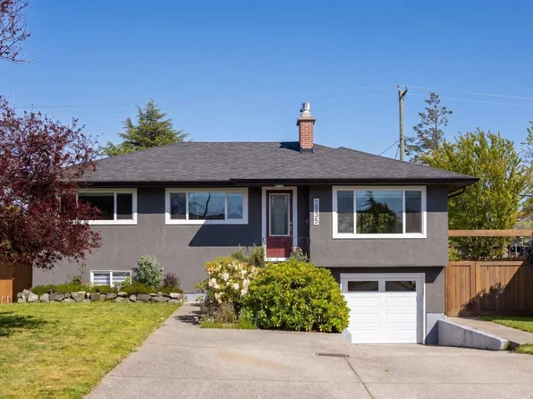 2935 Oriole St, Saanich, BC V8R 2W9