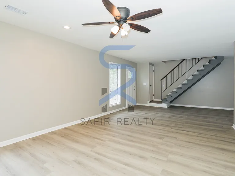 779 Edenton Ct — Photo 3