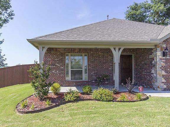 3rd image of 1520 Emily Cir