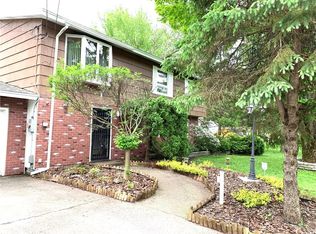 6420 Wembridge Dr, East Syracuse, NY 13057