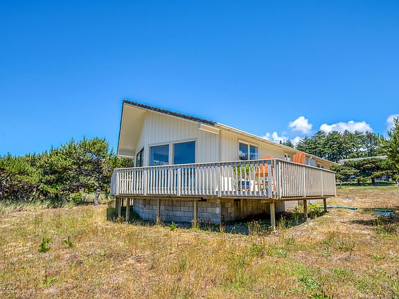 3rd image of 3406 NW Hidden Lake Dr