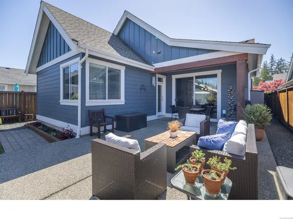 749 W Ridge Way, Qualicum Beach, BC V9K 0A9