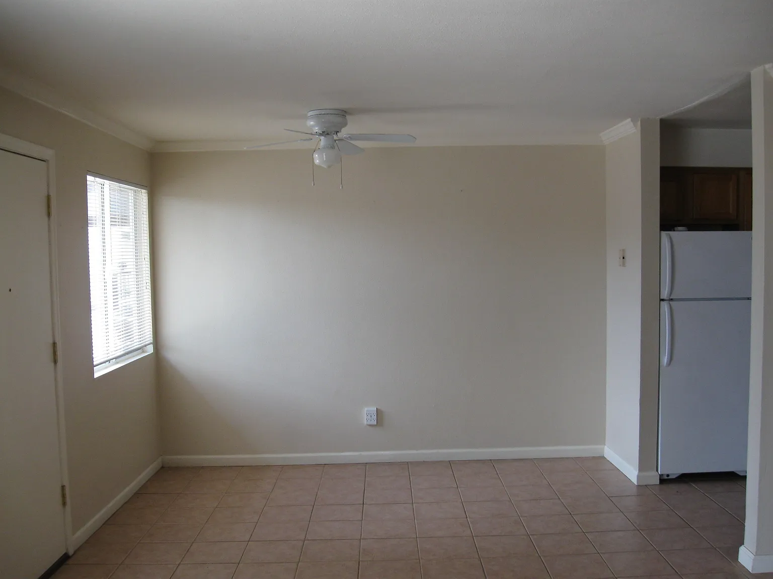 1 bed, 860 sqft, $1,100 — Photo 3