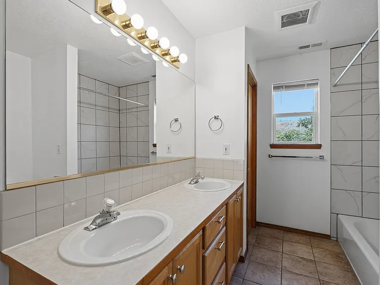 1329 W Qualchan Dr — Photo 17
