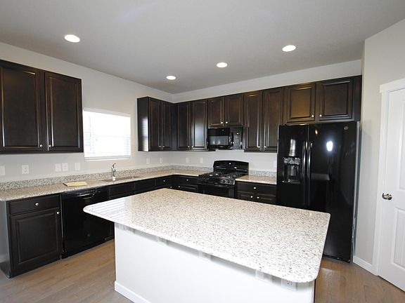 3rd image of 8191 Callendale Dr