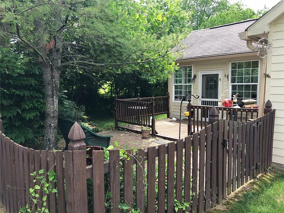 2nd image of 711 Hohlier Ln