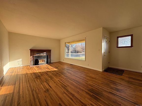 3rd image of 849 Willow St