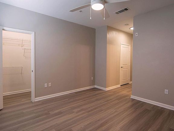 3rd image of 7161 N Hualapai Way