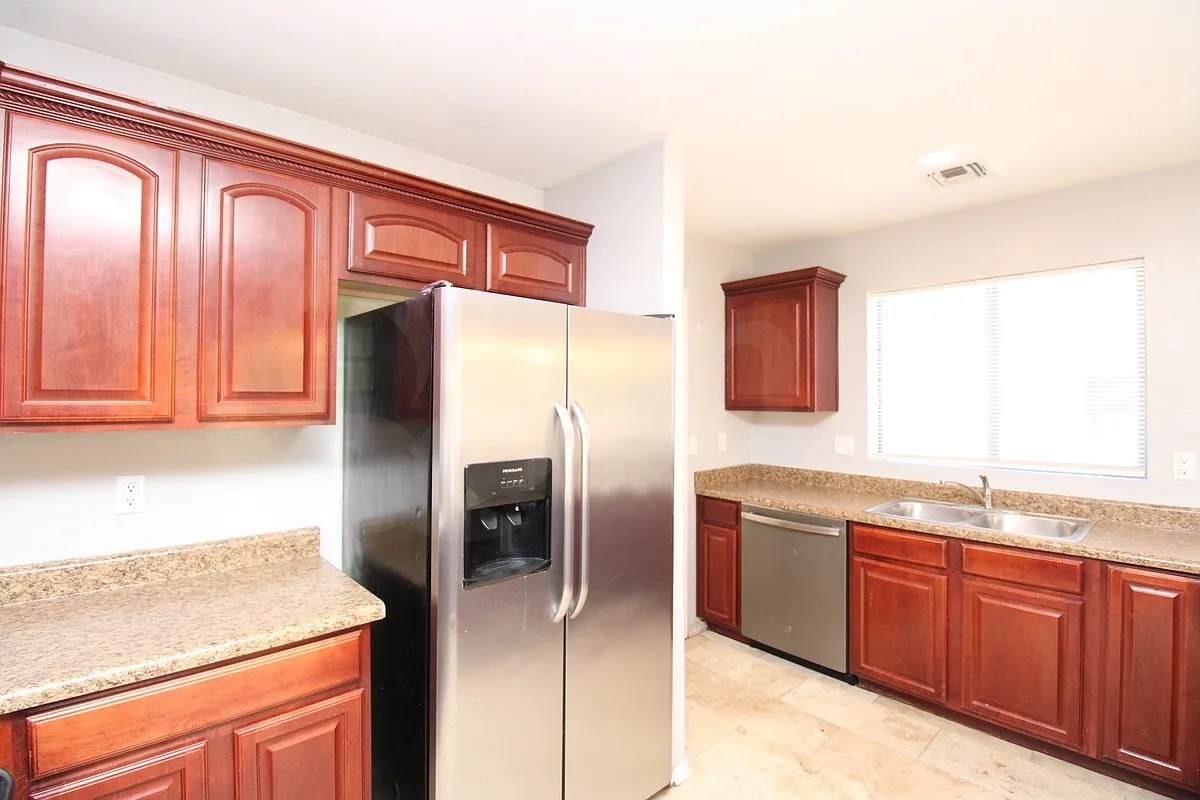 4 bed, 3.0 bath, 2221 sqft, $2,599 — Photo 4