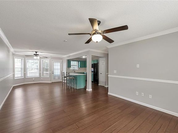3rd image of 422 Ivy Terrace Dr