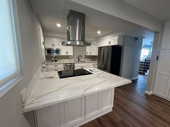 3rd image of 1217 Amethyst St