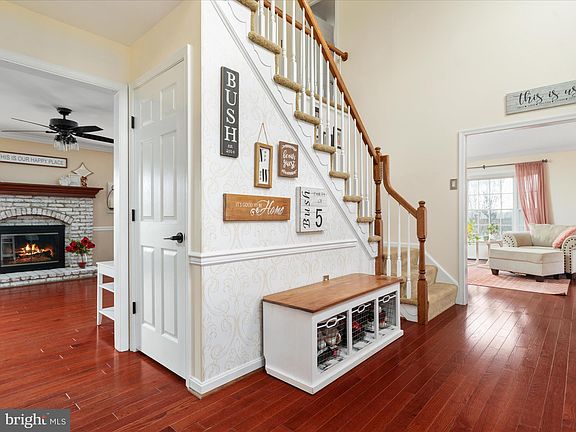 3rd image of 16 Horseshoe Ln