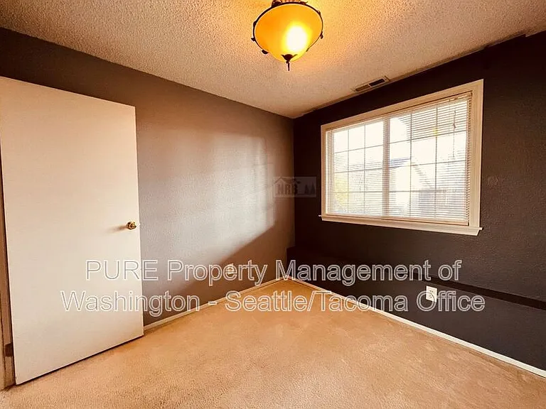 4215 N Vassault St #B — Photo 10