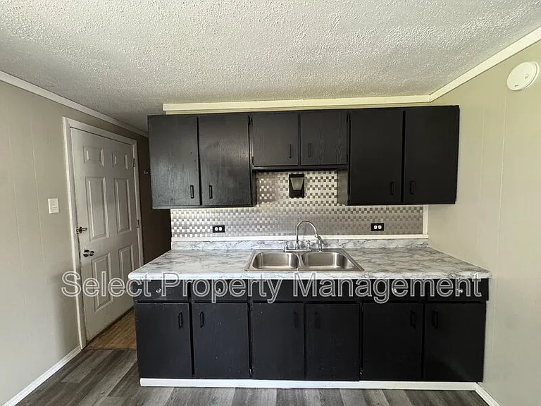 1210 Asbury Dr — Photo 5