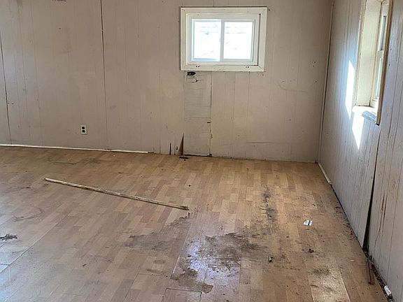 5th image of 164 W Blanche St