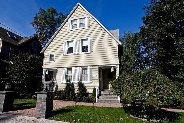 1st image of 17 Hillcrest Ave