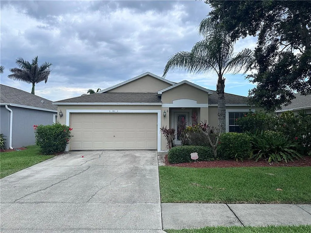 4 bed, 1942 sqft, $2,400 — Photo 1