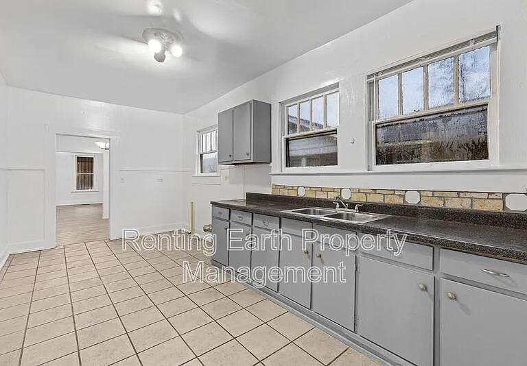 4732 Court S — Photo 15
