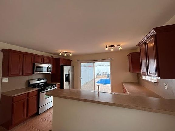 4th image of 41 Beresford Ave