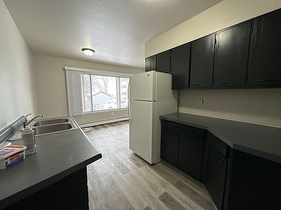 5th image of 916 12th Ave NW #A
