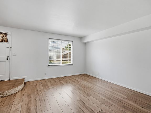 4th image of 8207 Sawyer Brown Rd APT M4